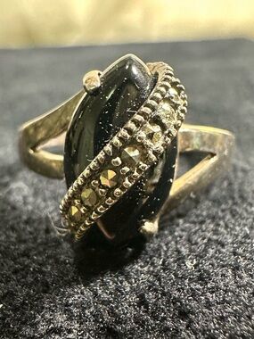 Vtg: .925 Sterling, Black Onyx & Marcasite Ladies Ring
